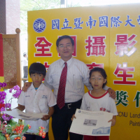 20041006_0041校慶寫生暨攝影作品展出茶