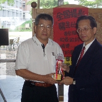 20041006_0030校慶寫生暨攝影作品展出茶